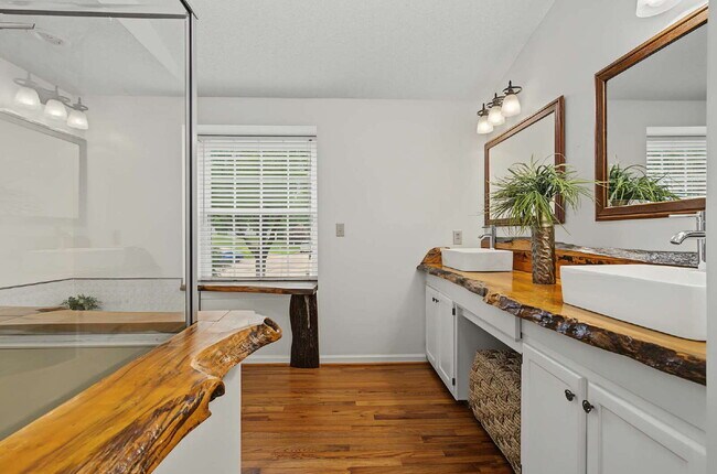 Building Photo - Spacious 4-Bed Oasis with Basement in Cary