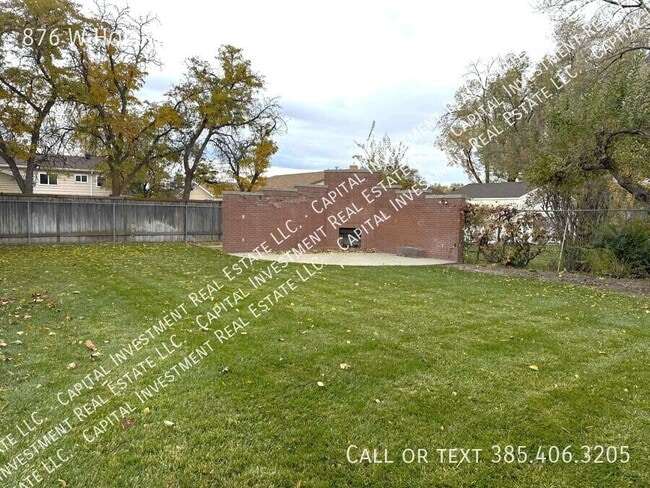 Building Photo - 876 Hollyhock Ave