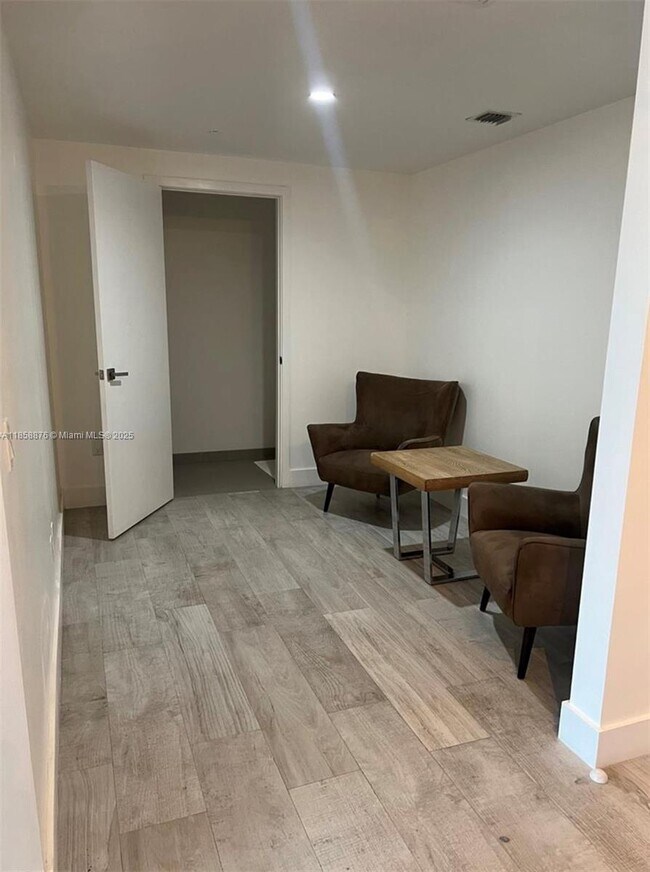 Building Photo - 1080 Brickell Ave