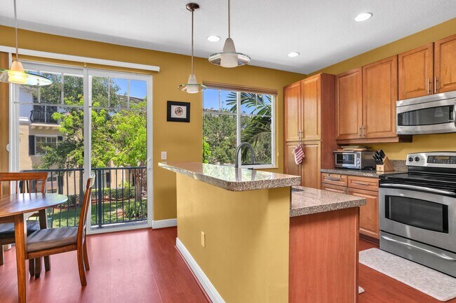 Building Photo - 581 NW 35th Ln