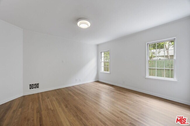 Building Photo - 202 S Saltair Ave