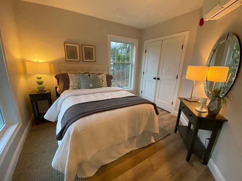 2nd bedroom - 64 Holten St