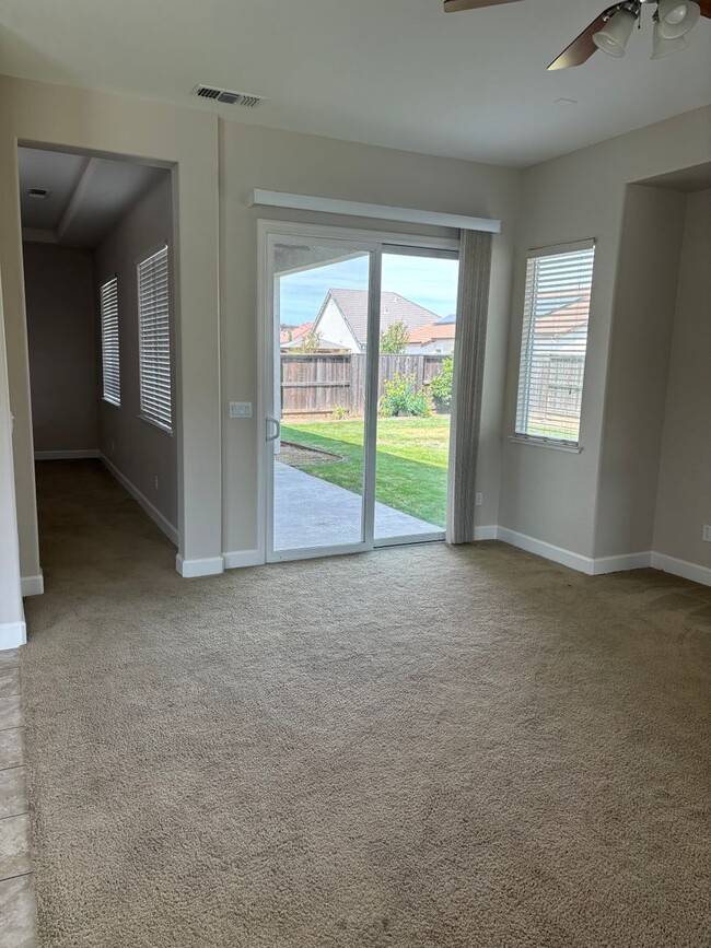 Building Photo - BEAUTIFUL 4 Bedroom Home 2.5 BA in Plumas Lake AVAILABLE NOW!