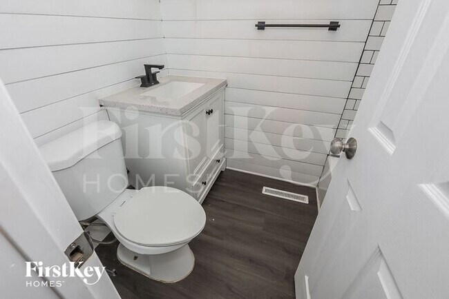 Building Photo - 3976 Richard Ave