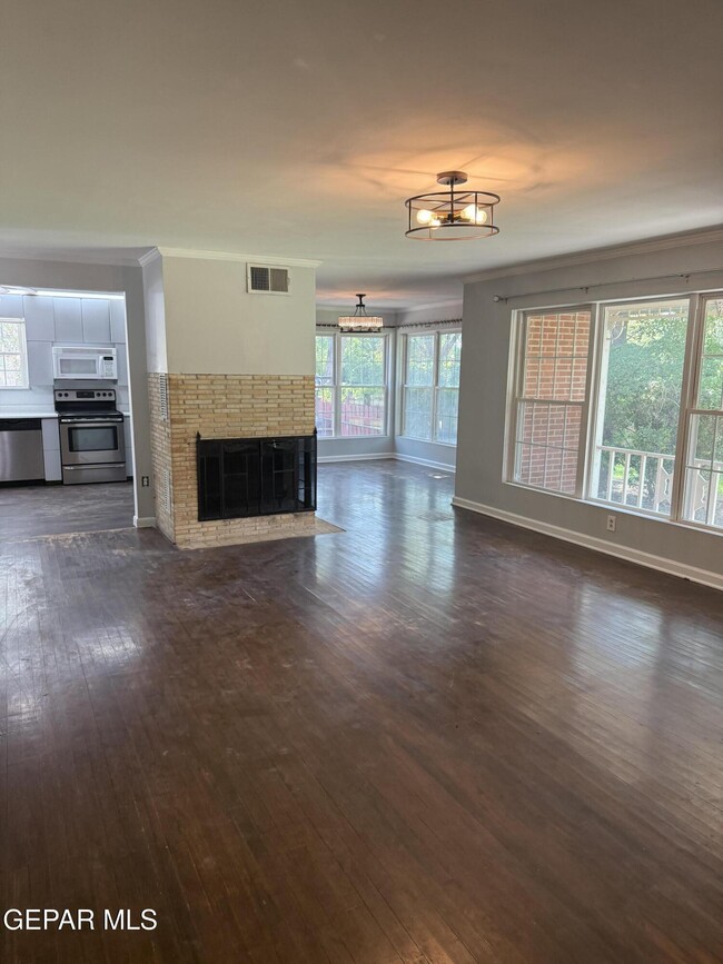Building Photo - 258 Riverside Dr