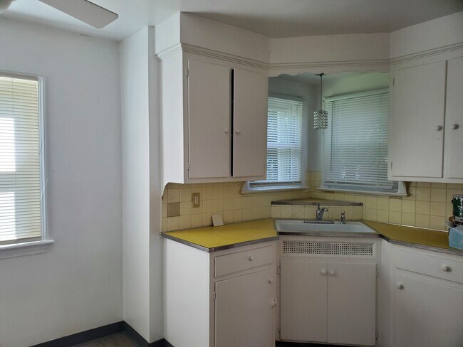 Building Photo - 3909 Warrensville Center Rd