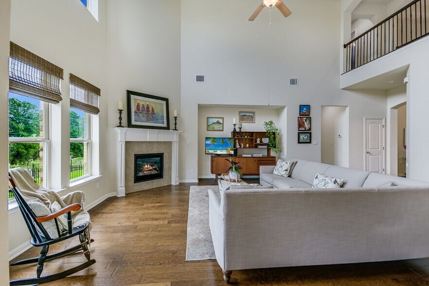 Building Photo - 330 Jayne Cove