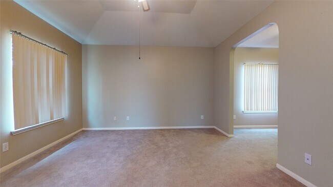 Building Photo - 4822 Silverlake Dr