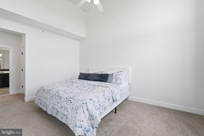 Building Photo - 13940 Greendale Dr