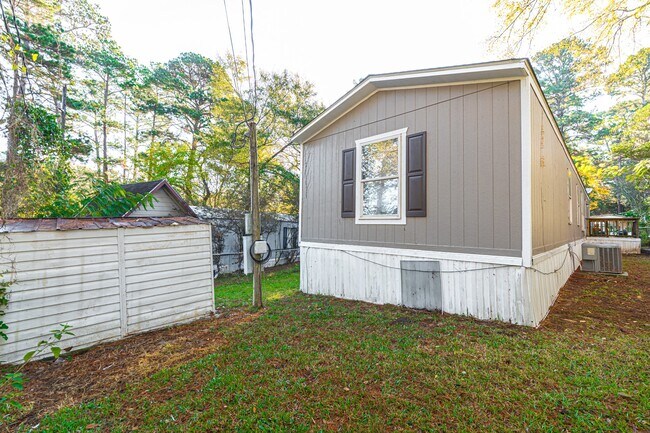 Building Photo - 13154 S Lee Shore Dr