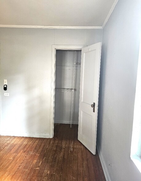 Building Photo - 1730 Ridgewood Ave