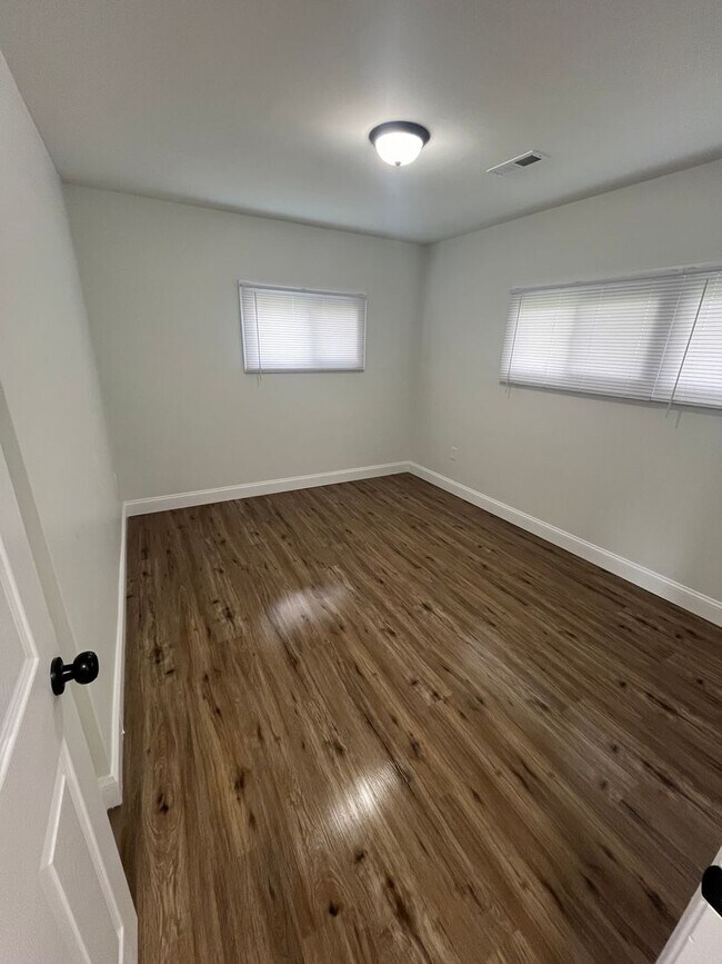 Building Photo - 23 Mimosa Ln