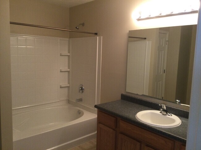 Building Photo - 1046 Swinton Way