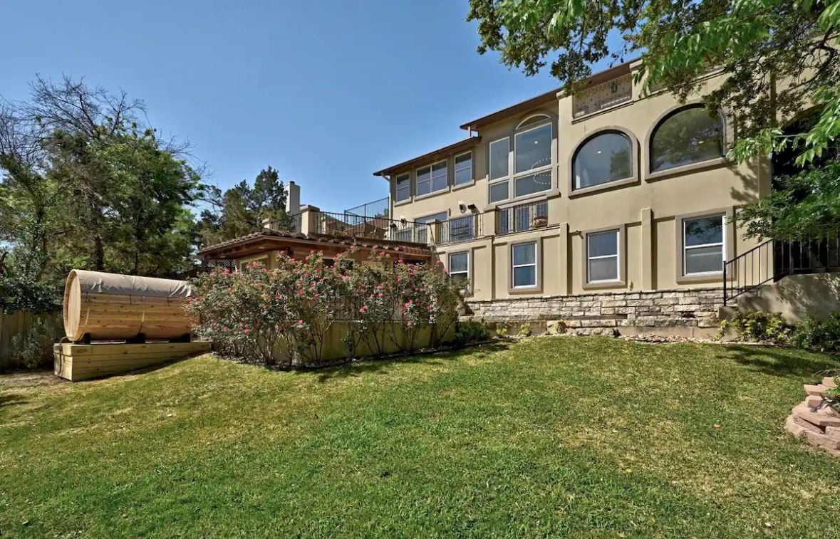 Building Photo - 3711 Highland Dr