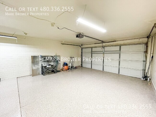 Building Photo - 2308 E Broadmor Dr