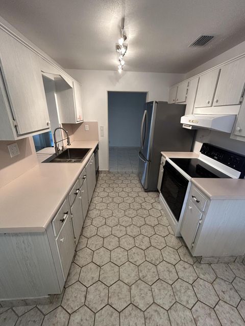 Building Photo - 2013 Vastine Dr