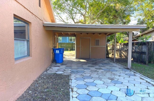Building Photo - 3-bedroom, 1-bathroom house located in the...