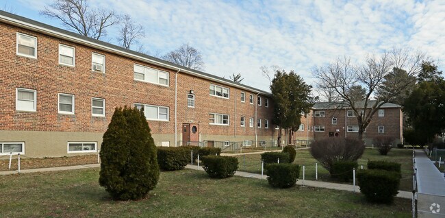 Primary Photo - 37-50 Villa Ct