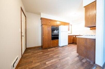 Building Photo - 842 25th Ave SE