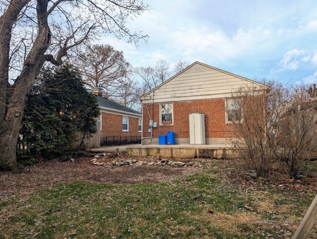 Building Photo - Adorable Belmont Home with Basement - AVAILABLE NOW!