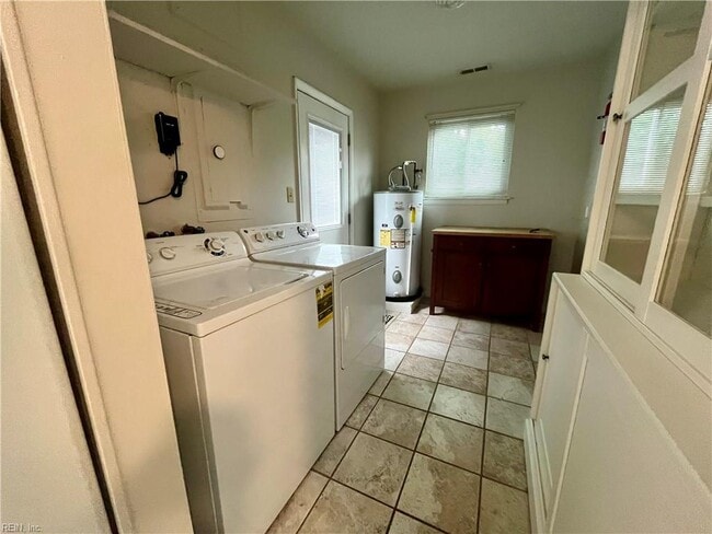 Building Photo - 3905 Brentwood Crescent