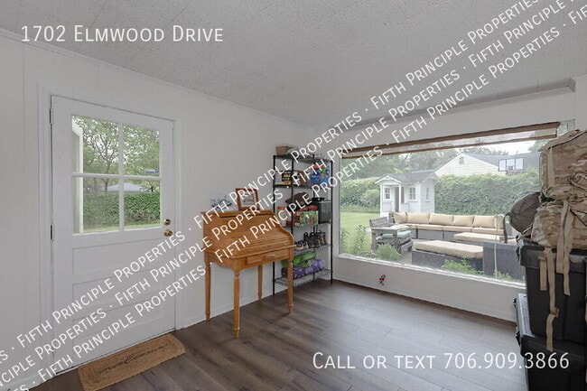 Building Photo - 1702 Elmwood Dr