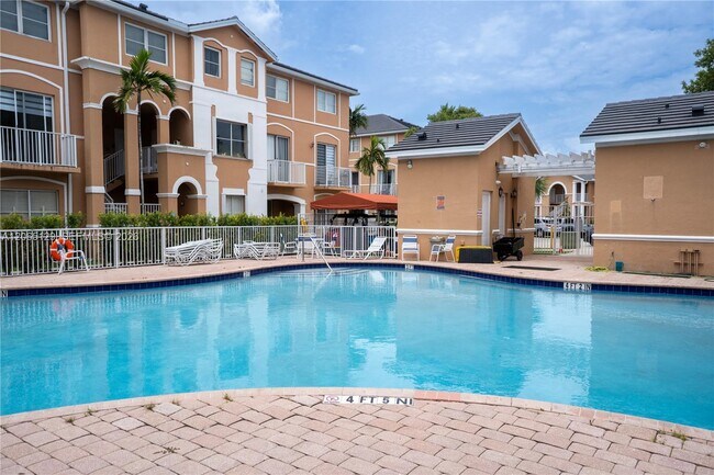 Building Photo - 17600 NW 73rd Ave