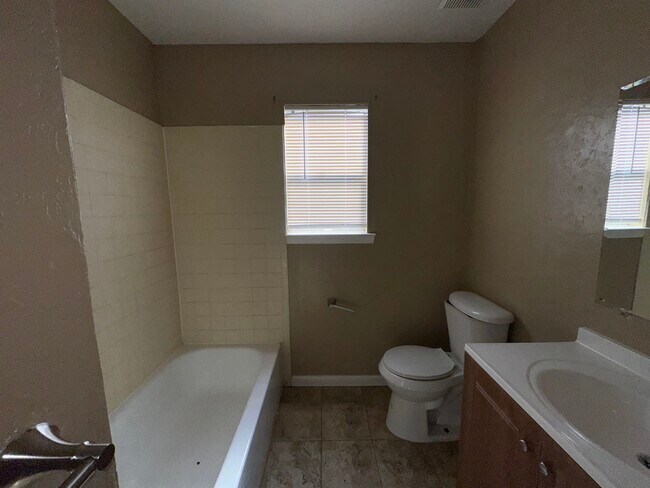 Building Photo - 105 Shannon Cir