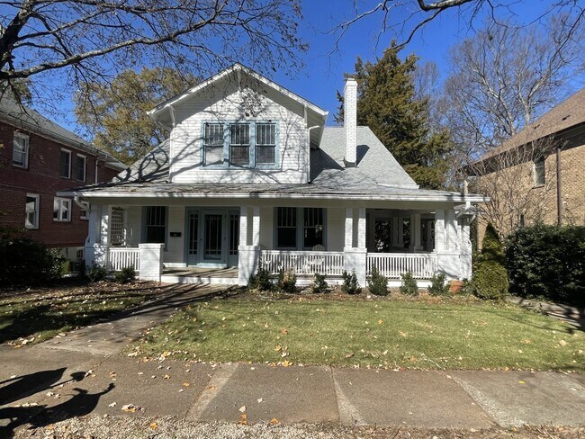 Building Photo - 4 Bd 3 Ba House