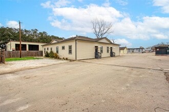 Building Photo - 14310 1/2 Sweeney Rd