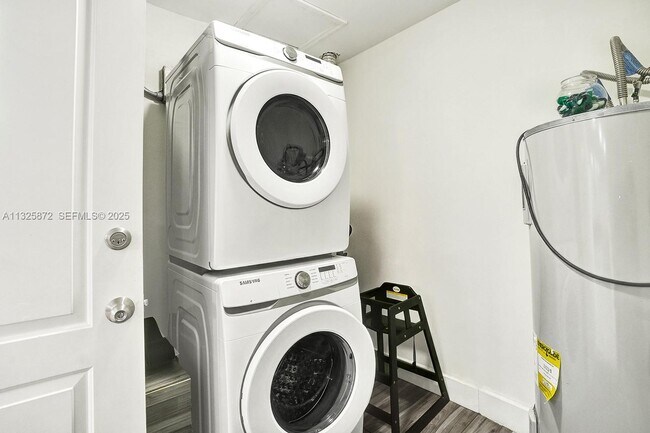 Building Photo - 1018 Adams St