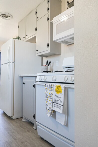 Stove and fridge - 4228 Dawn Ave