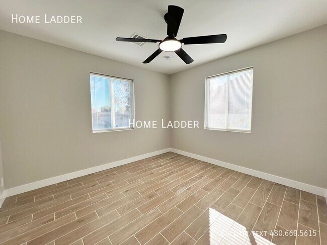 Building Photo - 415 S Lesueur-