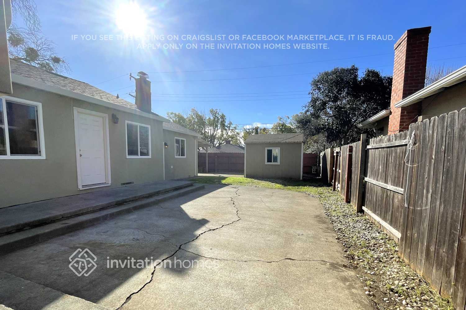 Building Photo - 1115 Vervais Ave