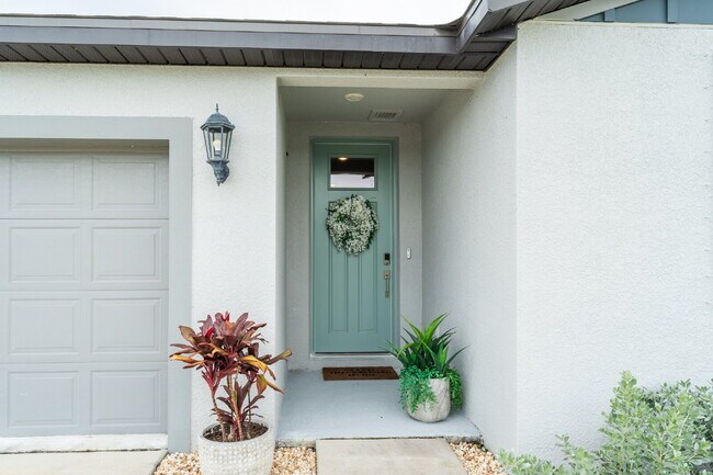 Building Photo - Spacious & Beautifully designed 4 Bedroom/...
