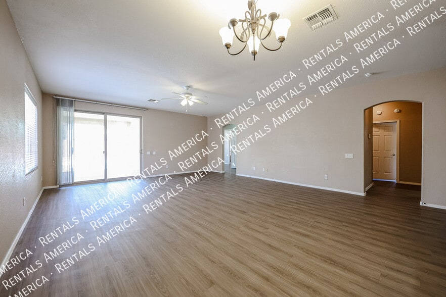 Building Photo - 876 E Riviera Pl