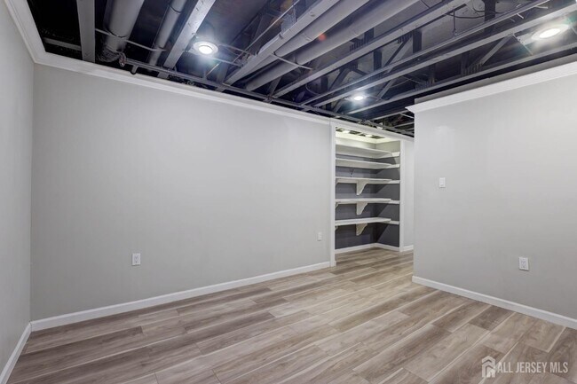 Building Photo - 100 Forest Dr