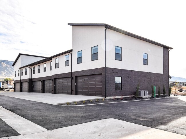 Building Photo - 35 N Gateway Dr