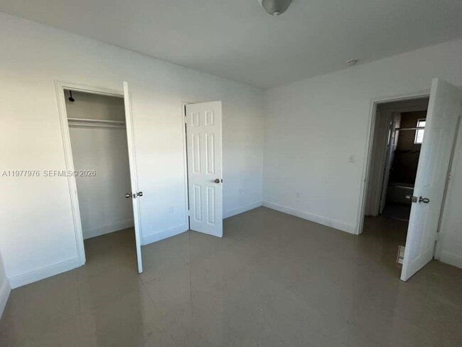 Building Photo - 8321 Crespi Blvd