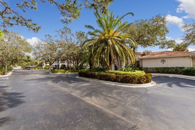 Building Photo - 4240 Central Sarasota Pky