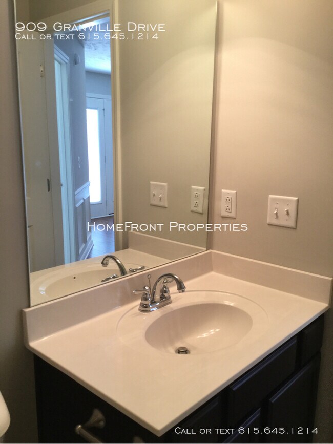 Building Photo - 3 BD, 3 BA Townhome: Triple Blackman Schools