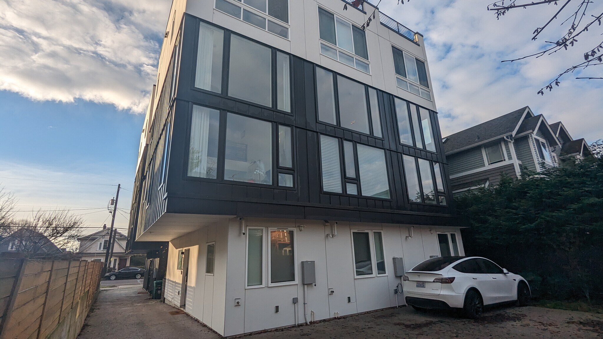 Building Photo - 2616 E Yesler Way