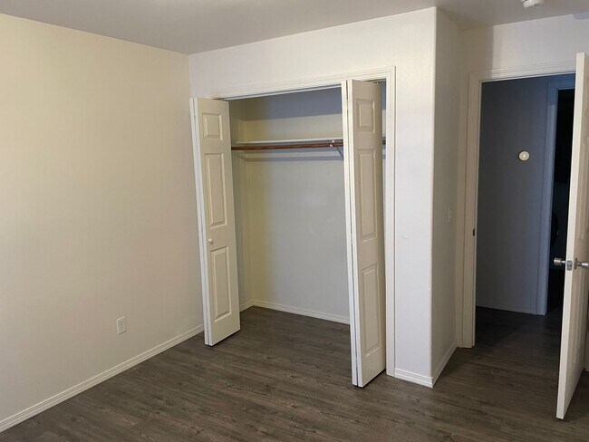 Building Photo - Spacious and well-maintained 3-bedroom, 2-bathroom condo