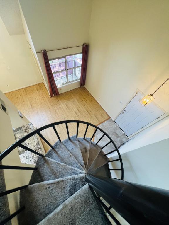 Building Photo - 10417 Beacon Ridge Dr