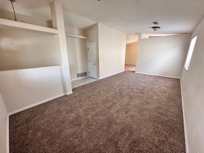 Building Photo - 6535 Tierra Prieta Ave NW
