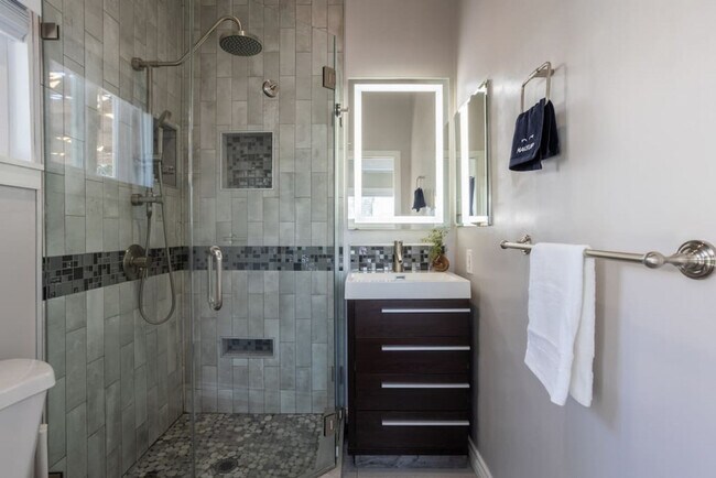 Building Photo - 4916 Long Branch Ave