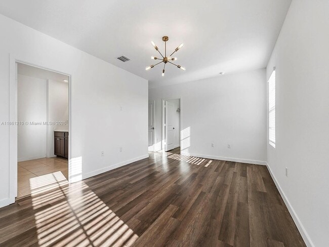 Building Photo - 501 NE 6th Ct