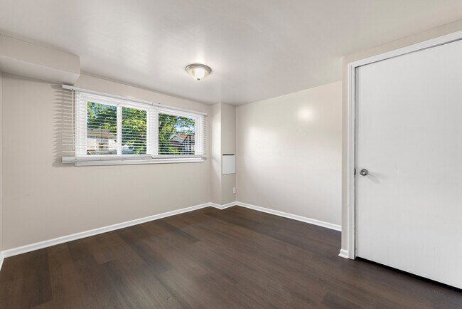 Building Photo - 3308 Birchwood Dr