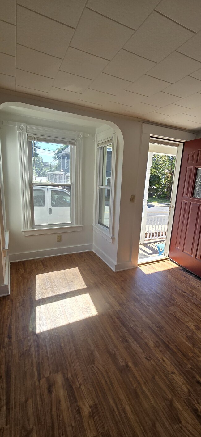 Building Photo - 214 N State St