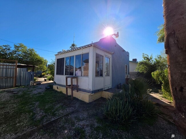 Building Photo - 244 S 15th Ave